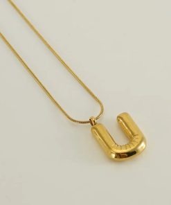 Collar con Inicial de Acero Inoxidable - Letra "U" Dorada